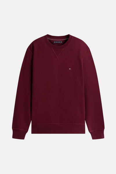 Sweat-shirt rouge à col rond de Tommy Hilfiger, avec un logo discret sur la poitrine.