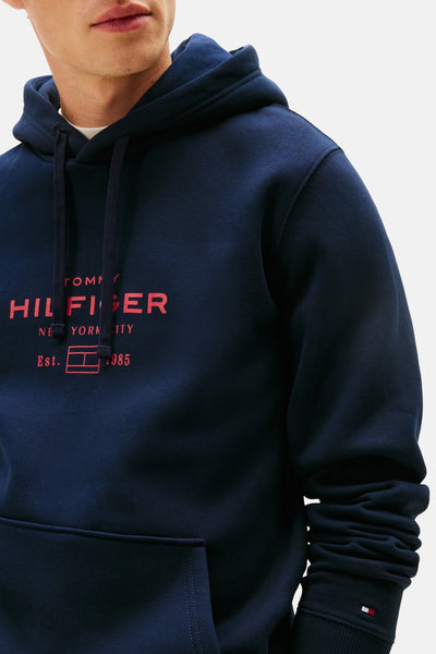 Blauwe hoodie van TOMMY HILFIGER, met trekkoord, kangoeroezak en opdruk.
