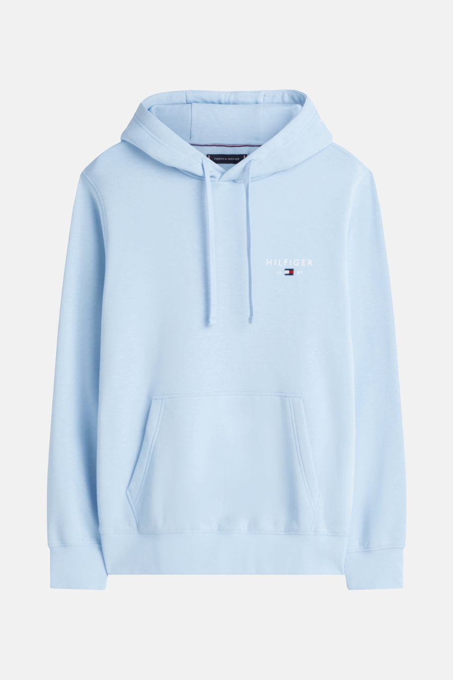 Lichtblauwe hoodie van Tommy Hilfiger, met trekkoord en logo op de borst.