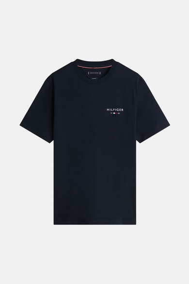 T-shirt à manches courtes bleu marine de Tommy Hilfiger avec logo emblématique sur la poitrine.