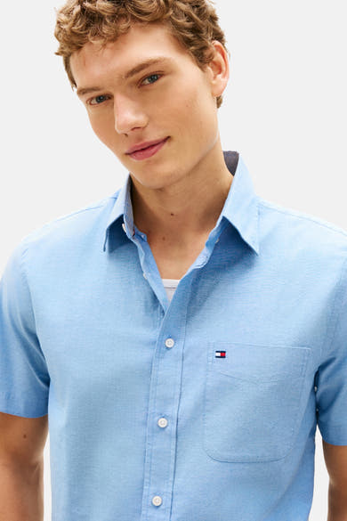 Chemise bleu à manches courtes de Tommy Hilfiger avec poche poitrine à logo drapeau