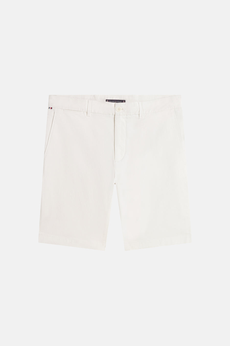 Bermuda écru de Tommy Hilfiger, avec fermeture boutonnée et passants de ceinture.