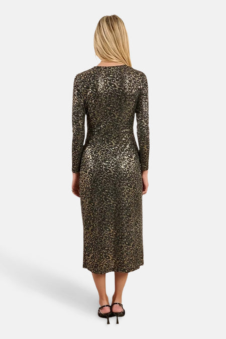 Gouden jurk met lange mouwen van Molly Bracken, all-over luipaardprint, achterkant.