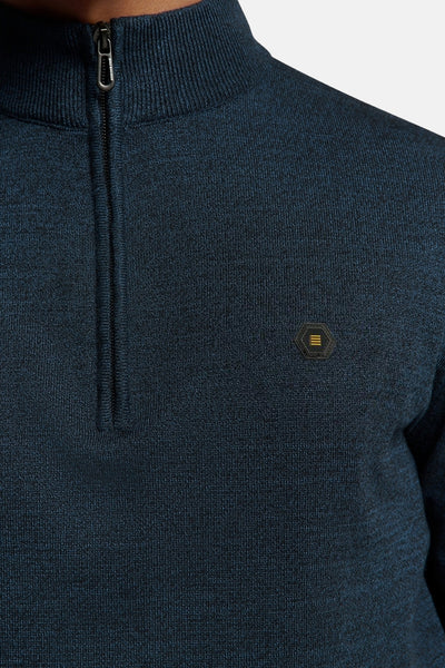 Pull à col roulé bleu de NO EXCESS, avec fermeture éclair courte et logo discret sur la poitrine.