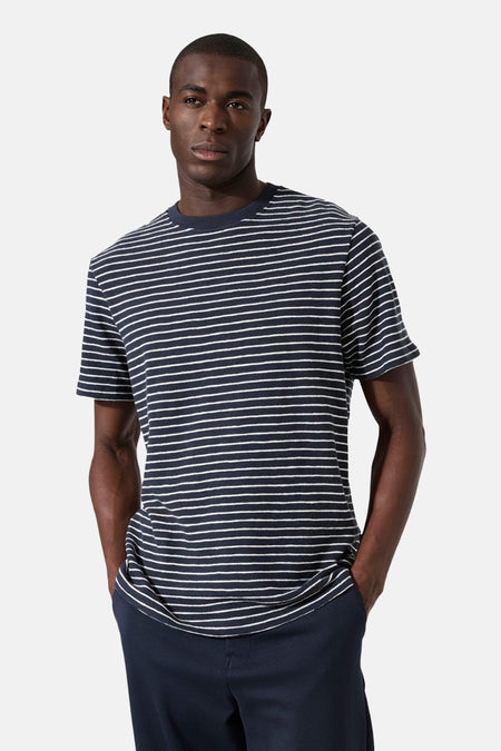 T-shirt à manches courtes multicolore de GARCIA, avec un motif rayé horizontal blanc et bleu marine.