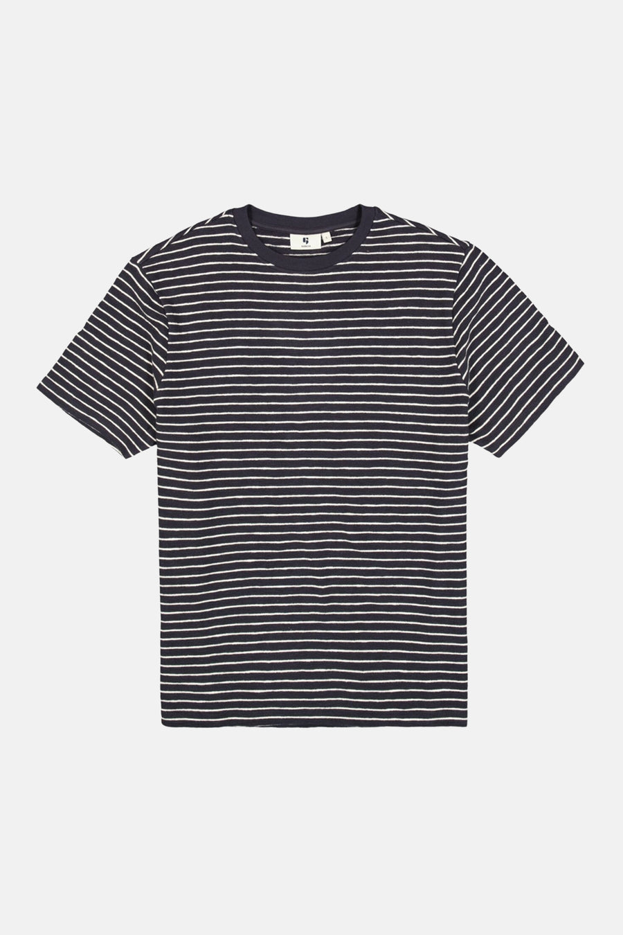 T-shirt à manches courtes rayé multicolore de GARCIA, avec des rayures horizontales blanches sur fond bleu marine.