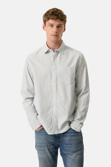 Chemise à manches longues multicolore de GARCIA, avec motif imprimé et coupe décontractée, portée avec un jean bleu.
