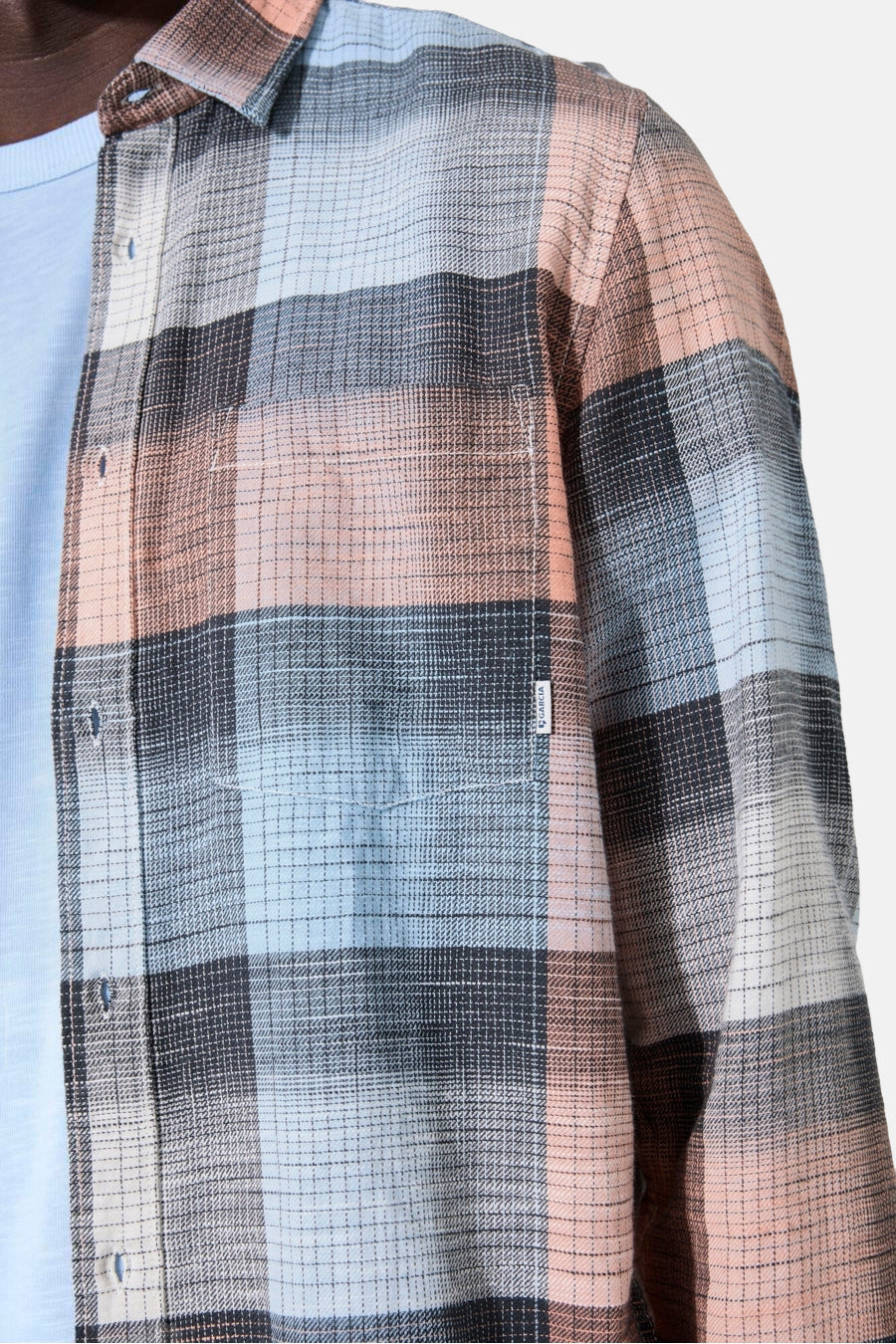 Chemise à manches longues multicolore de GARCIA, à carreaux avec poche poitrine apparente.