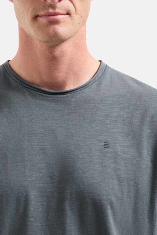 Grijs T-shirt met korte mouwen van NO EXCESS, met een klein discreet logo op de borst.