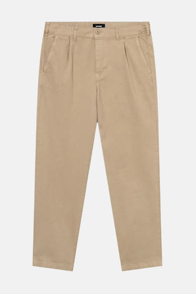 Beige broek van ANTWRP, met een borduursel van de merknaam, zichtbare stikseldetails.