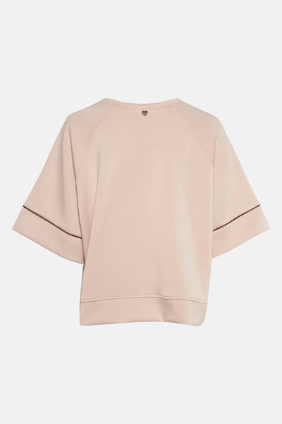 Sweat beige col rond Amelie et Amelie avec bordure foncée aux manches et petit cœur décoratif à l'arrière.