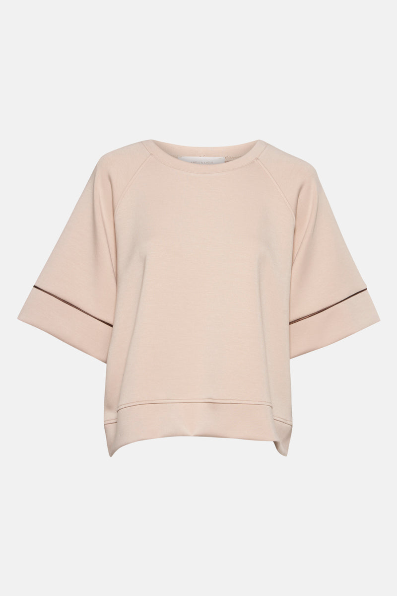 Sweat beige à manches courtes d'AMÉLIE ET AMÉLIE, avec finitions contrastées aux manches.