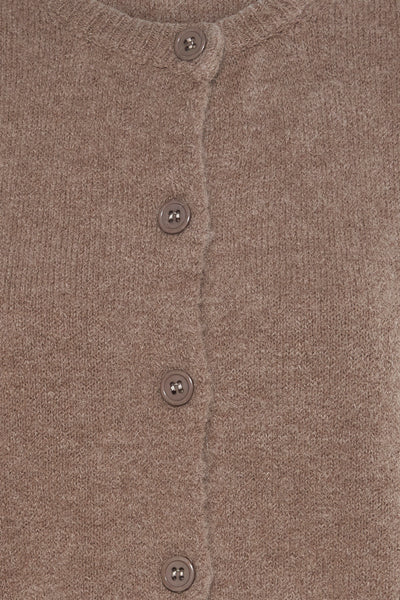Gilet beige en tricot par AMELIE ET AMELIE, avec boutons assortis sur le devant.