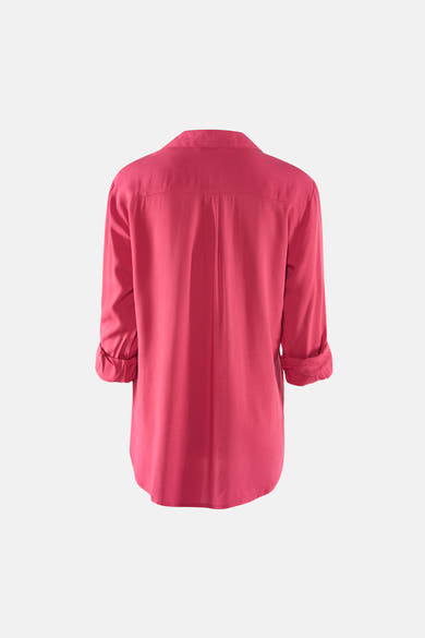 Roze blouse met lange mouwen van ZABAIONE, opgerolde mouwen en losse pasvorm, achterzijde.