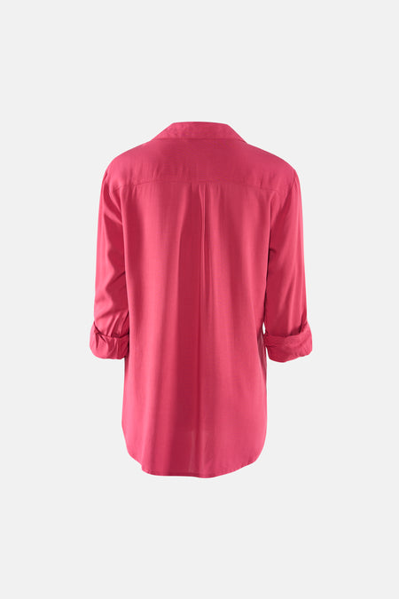 Roze blouse met lange mouwen van ZABAIONE, opgerolde mouwen en losse pasvorm, achterzijde.