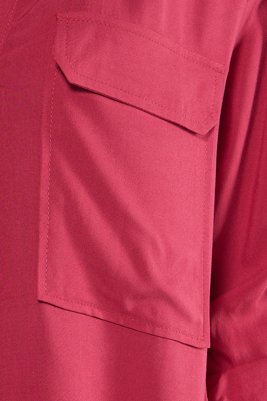 Roze blouse met lange mouwen van ZABAIONE, met opgestikte zak en zichtbare stikdetails.