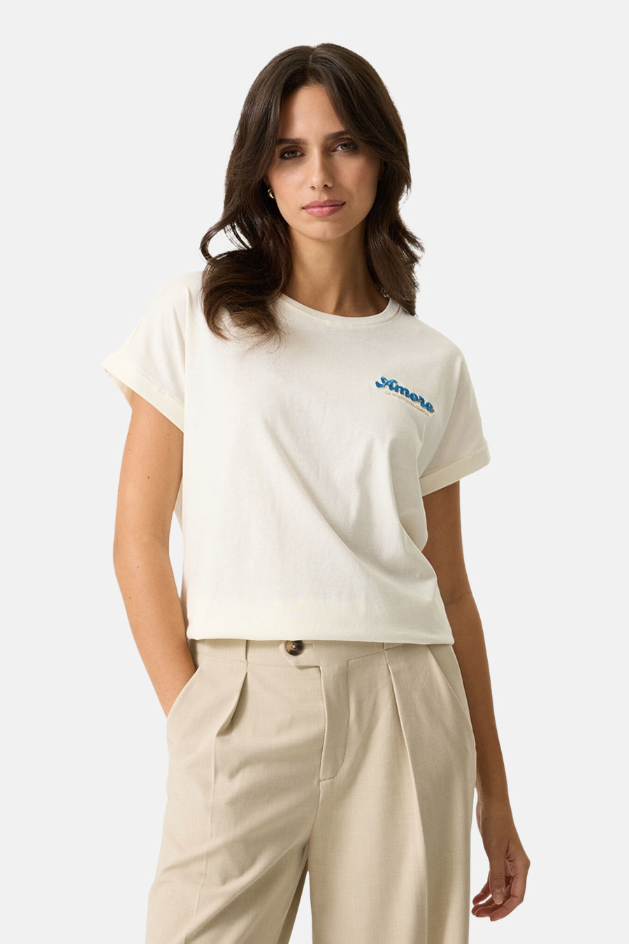 Wit T-shirt met korte mouwen van GARCIA, met blauwe "Amore" opdruk op de voorkant.