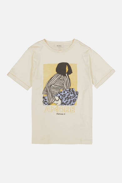 Beige T-shirt met korte mouwen van Garcia, met een gedrukte afbeelding van een vrouw en belettering.