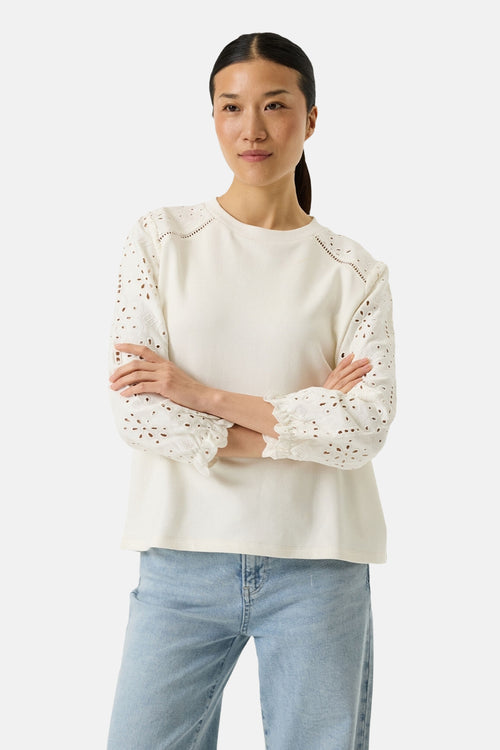Sweat-shirt blanc col rond de GARCIA avec manches longues ajourées et poignets à volants.
