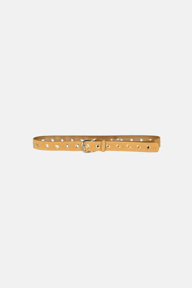 Ceinture cognac de GARCIA, ornée d'œillets métalliques sur toute la longueur.