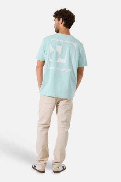 Groen T-shirt met korte mouwen van GARCIA, met een witte geometrische print op de rug.