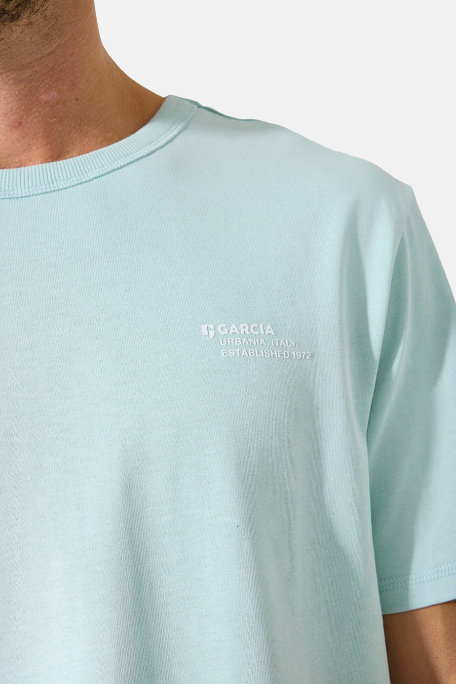 Lichtgroen T-shirt met korte mouwen van GARCIA, met opdruk van het logo op de borst.