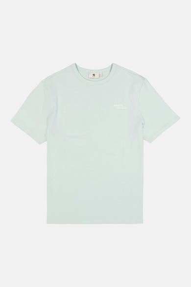 Groen T-shirt van GARCIA met minimalistisch logo op de voorkant, klassieke pasvorm en korte mouwen.