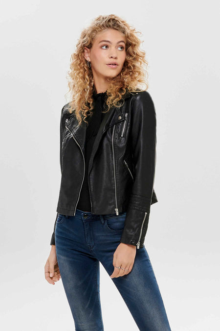 Veste noire en simili cuir de ONLY, avec fermeture éclair argentée et manches longues.
