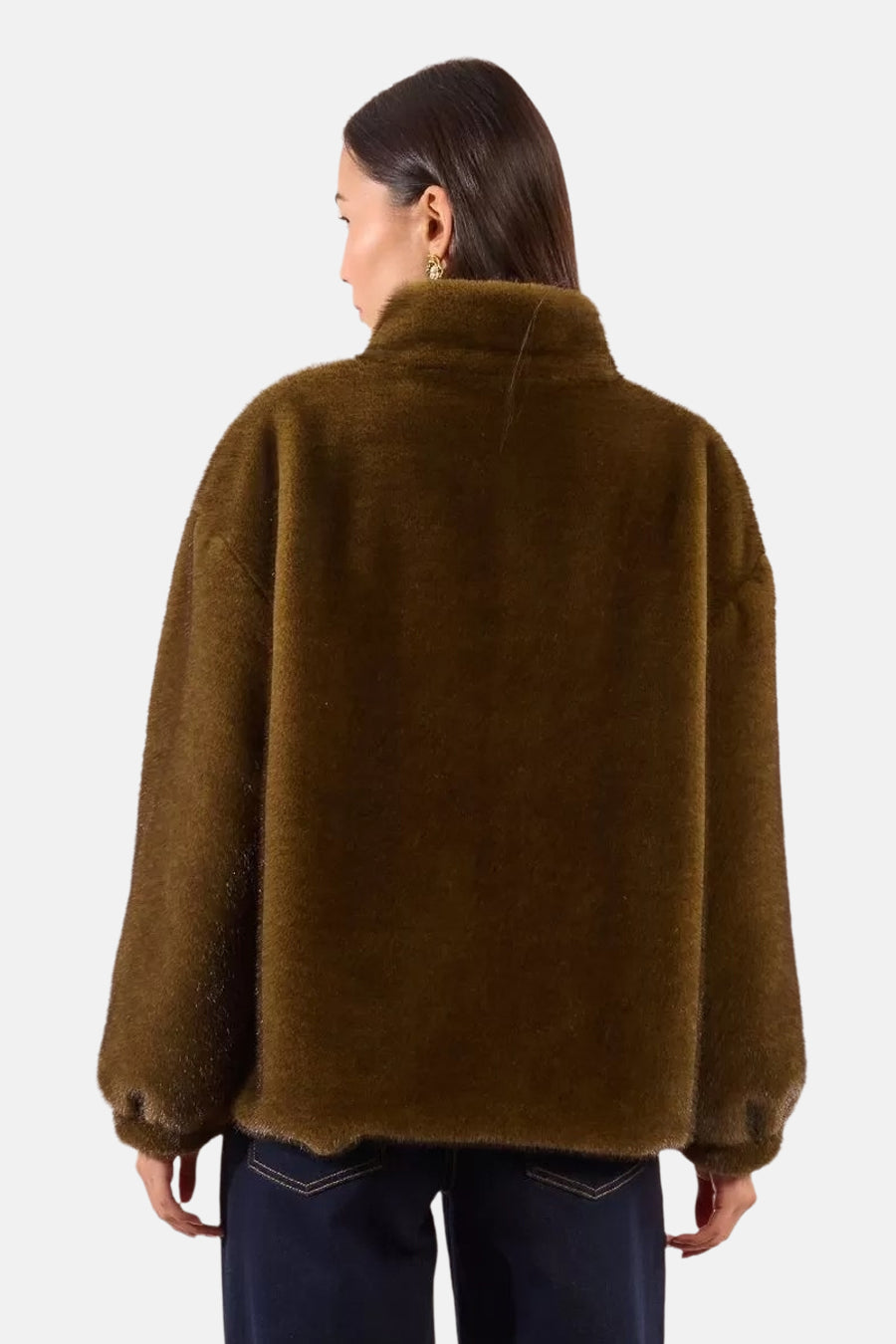 Korte kaki jas van Molly Bracken, met een opstaande kraag en lange pofmouwen.