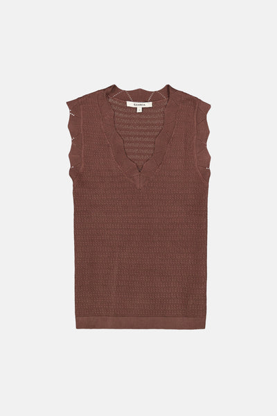 Top sans manches marron de GARCIA, en maille ajourée à motif losanges et bordure ondulée.