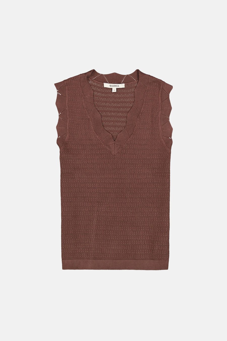 Top sans manches marron de GARCIA, en maille ajourée à motif losanges et bordure ondulée.