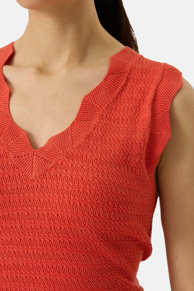 Top sans manches orange de GARCIA, avec un motif tricoté texturé et encolure en V.
