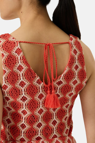 Top orange sans manches de GARCIA, en crochet avec un motif géométrique.