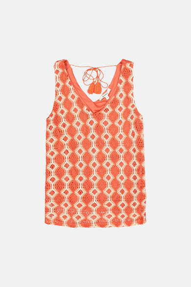 Top sans manches orange de Garcia, en crochet à motifs losanges et détails ajourés, avec cordons à pompons.