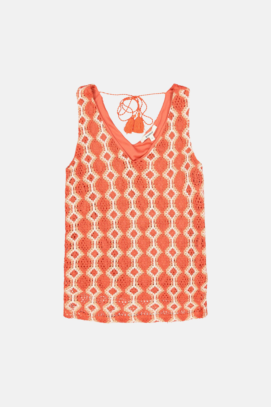 Top sans manches orange de Garcia, en crochet à motifs losanges et détails ajourés, avec cordons à pompons.