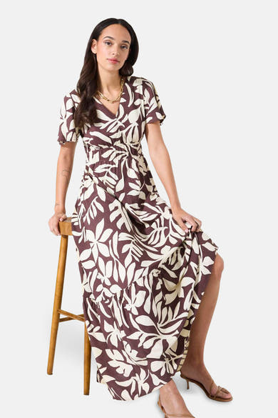 Robe multicolore de GARCIA, avec motif de feuilles et coupe longue évasée.