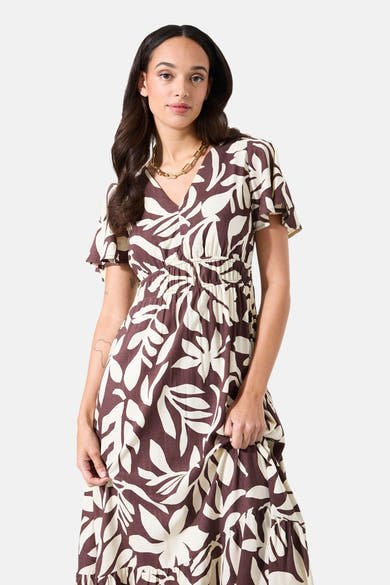 Robe multicolore de GARCIA avec imprimé de feuilles, coupe midi, col en V et manches courtes à volants.