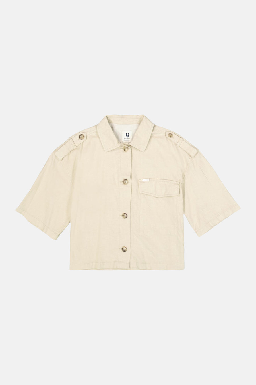 Chemise beige à manches courtes de GARCIA, avec épaulettes et poche de poitrine.