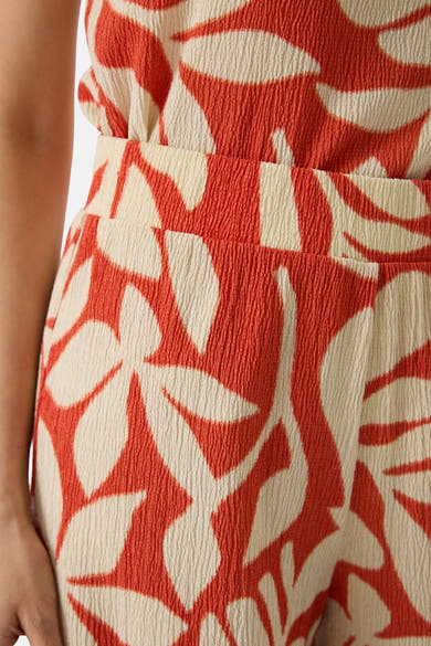 Pantalon multicolore de GARCIA, à motif floral et à texture gaufrée, avec taille élastiquée.