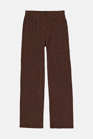 Pantalon brun froncé de GARCIA, avec une texture plissée sur toute la surface.