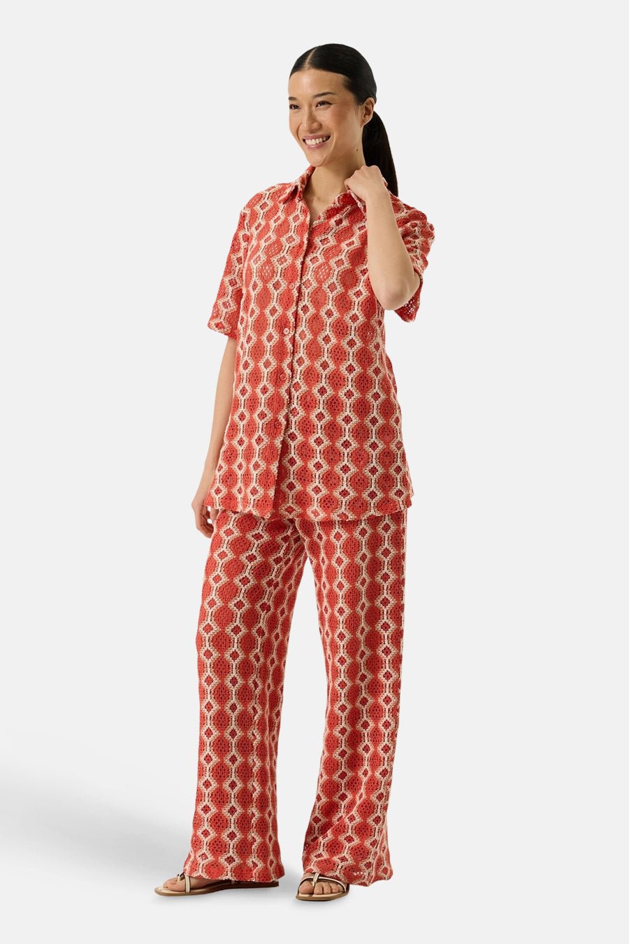 Pantalon orange de GARCIA, avec un motif géométrique et une coupe ample.