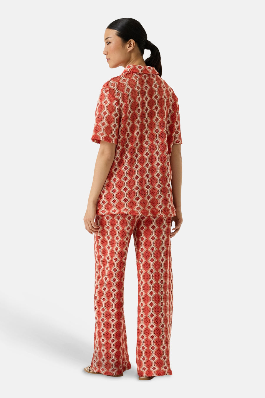 Pantalon orange GARCIA à motif géométrique losanges, coupe ample et taille haute.