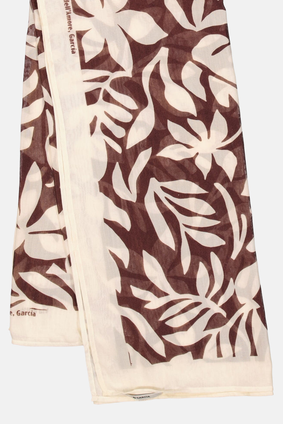 Foulard multicolore de GARCIA, à motif floral contrastant marron et blanc cassé.