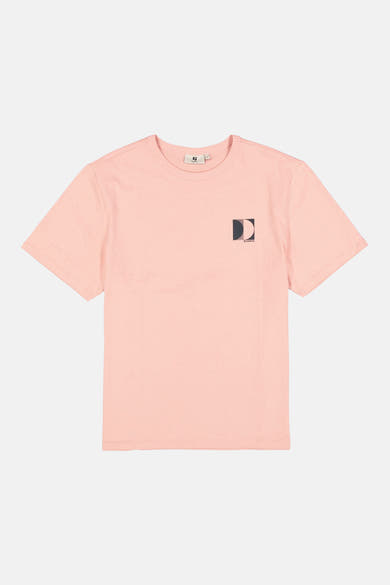 T-shirt rose à manches courtes de GARCIA avec un logo géométrique bicolore sur la poitrine.