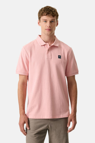 Polo rose de GARCIA à manches courtes en maille piquée, avec col, patte de boutonnage et logo carré.