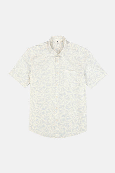 Chemise à manches courtes crème à motifs floraux bleu gris de GARCIA, avec boutonnière et poche poitrine.
