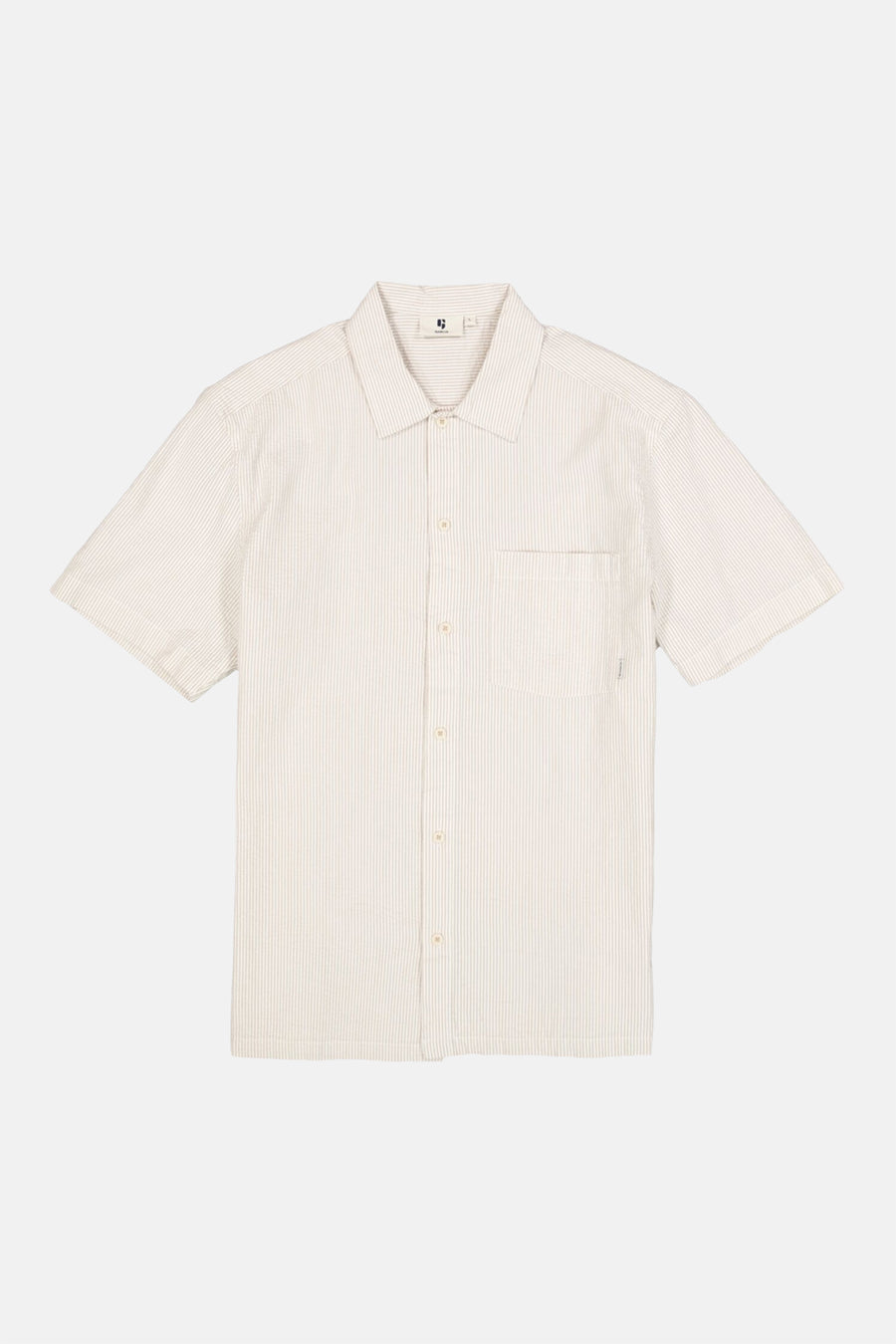 Chemise à manches courtes beige de GARCIA à fines rayures verticales, col à revers et poche poitrine.