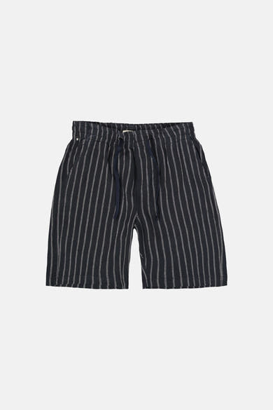 Short bleu marine à rayures fines de GARCIA avec taille élastiquée et cordon de serrage.