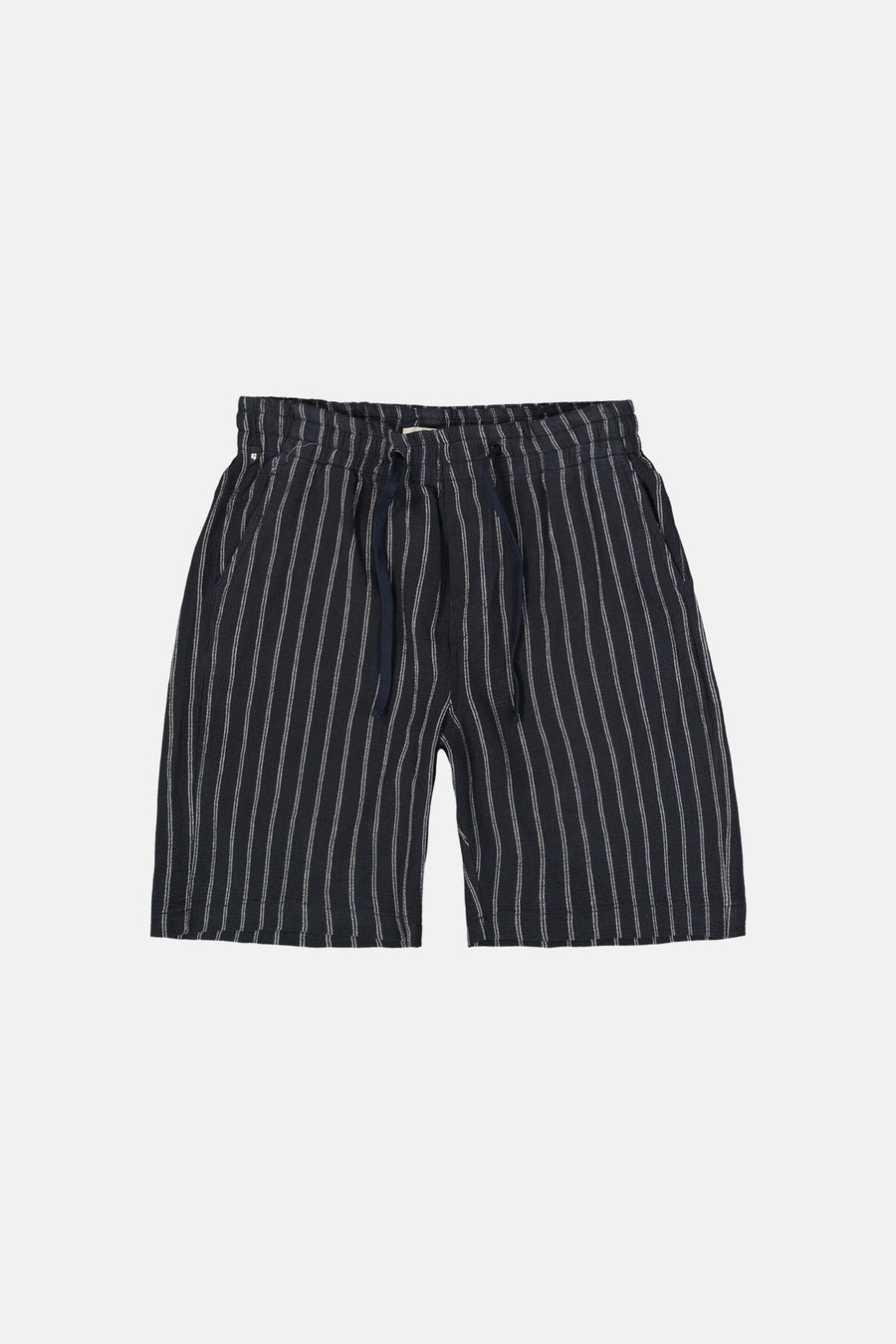 Short bleu marine à rayures fines de GARCIA avec taille élastiquée et cordon de serrage.