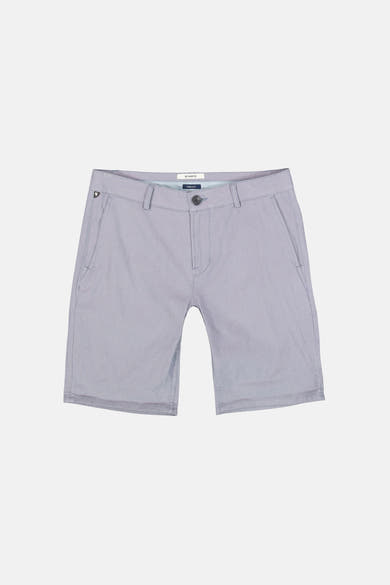 Short bleu clair de GARCIA en tissu finement texturé, avec fermeture boutonnée, poches et passants de ceinture.
